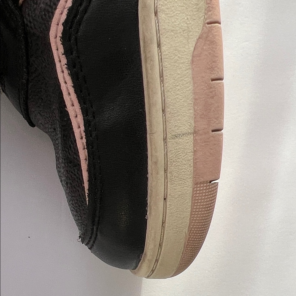 Coach Black and‎ Pink Leather Hi Top Sneakers Size 8B
CD304 - Picture 13 of 14